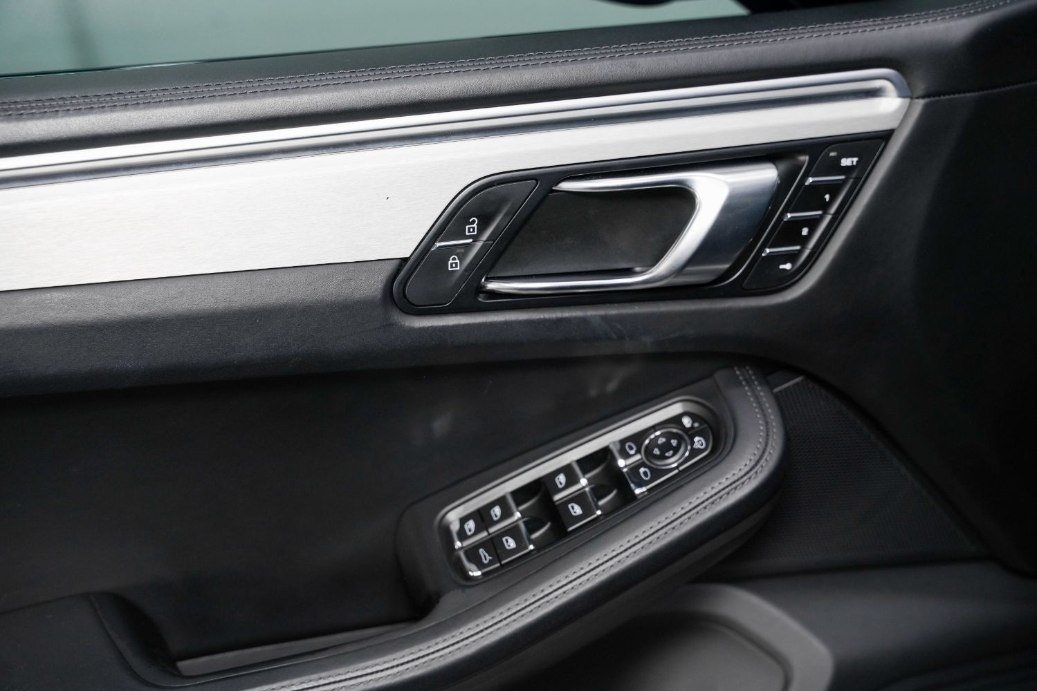 Used 2020 Porsche Macan Turbo AWD/4WD image 47
