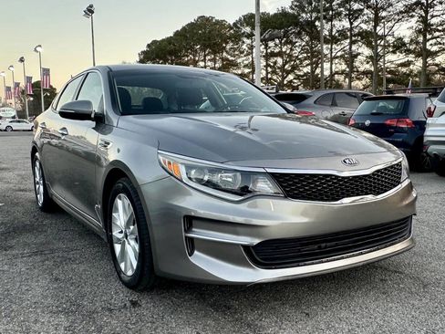 Used 2018 Kia Optima LX w/ 17" Alloy Wheels Package image 3