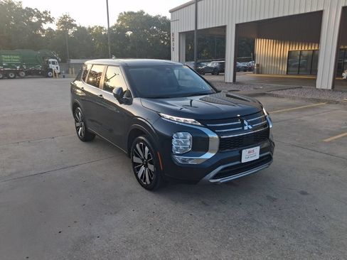 Used 2025 Mitsubishi Outlander SE AWD/4WD image 6