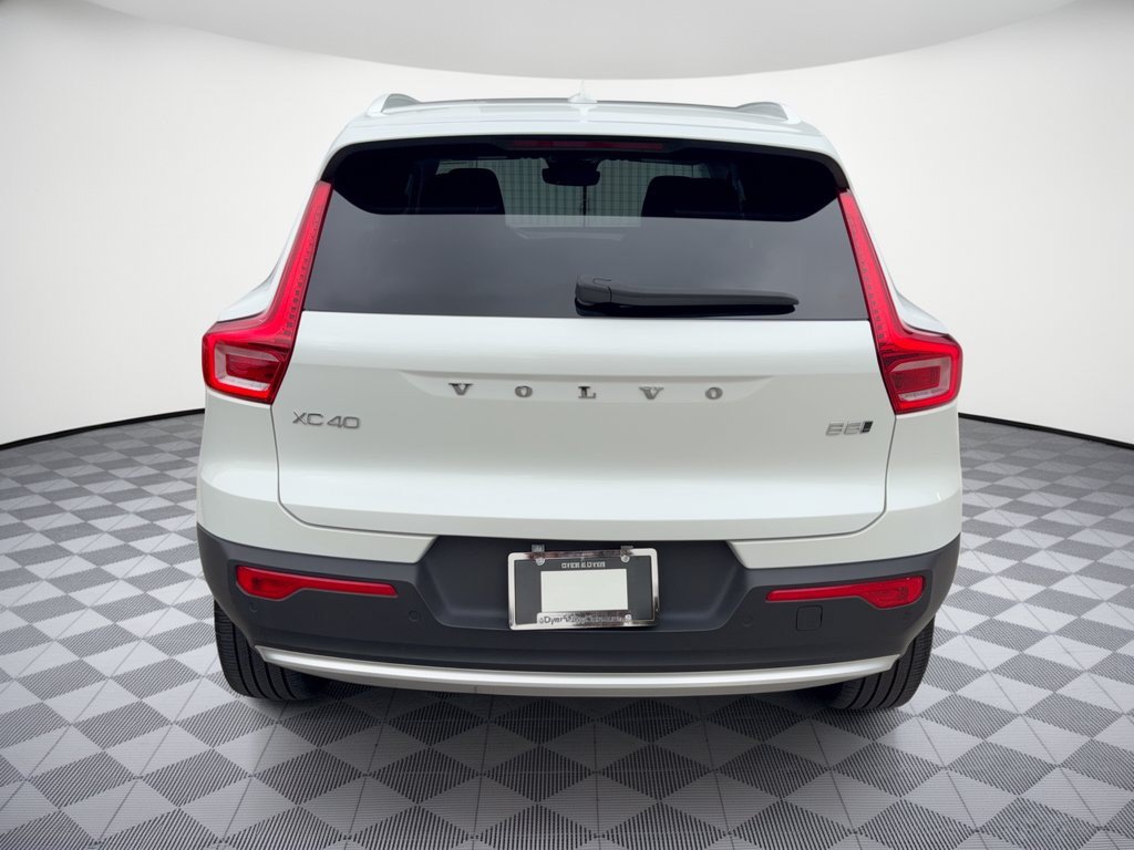 Used 2024 Volvo XC40 B5 Plus w/ Protection Package Premier AWD/4WD image 11