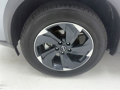 Used 2024 Nissan Rogue SV FWD image 7