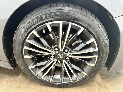 Used 2017 Nissan Maxima 3.5 SV w/ Dynamic Package FWD image 18