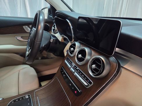 Used 2020 Mercedes-Benz GLC 300 4MATIC w/ Parking Assistance Package image 21