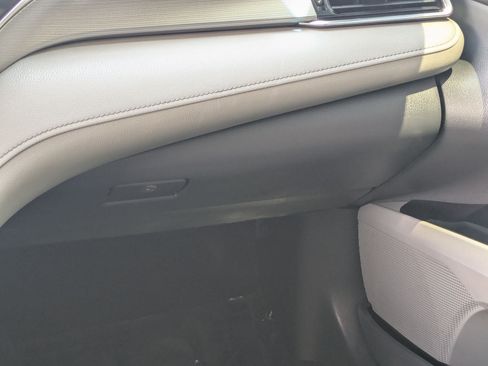 Used 2018 Toyota Camry SE w/ Moonroof Package FWD image 30