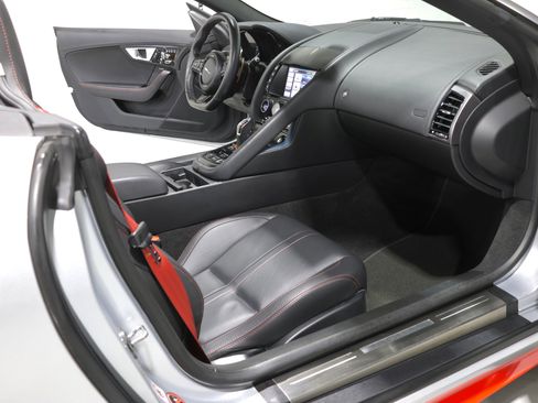 Used 2014 Jaguar F-TYPE S image 10