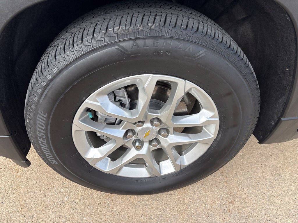 Used 2021 Chevrolet Traverse LT w/ LPO, Floor Liner Package AWD/4WD image 9