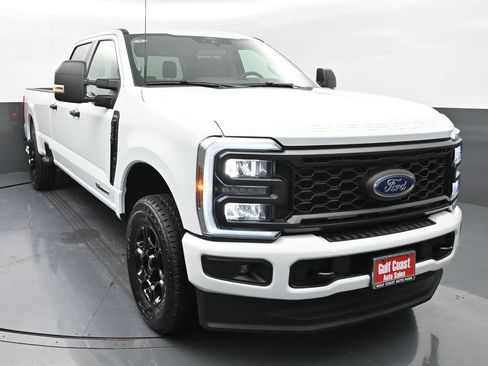 Used 2026 Ford F350 XLT image 3