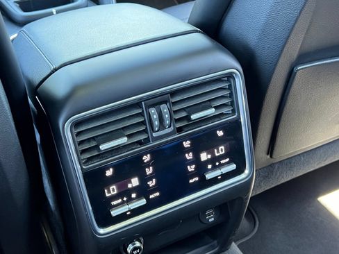 Certified 2019 Porsche Cayenne AWD/4WD image 17