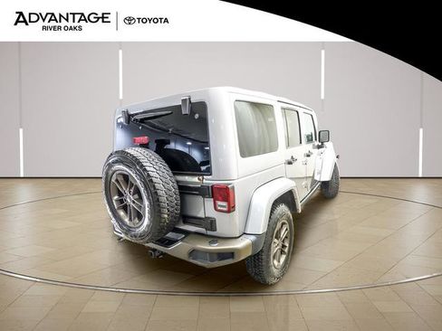 Used 2017 Jeep Wrangler Unlimited Sahara AWD/4WD image 7