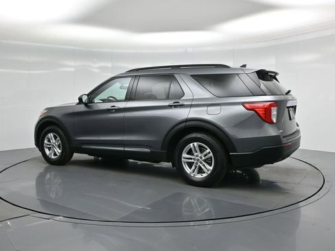 Certified 2022 Ford Explorer XLT image 7