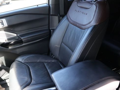 Used 2022 Ford Explorer Platinum w/ Equipment Group 601A AWD/4WD image 22