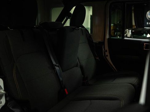 Used 2025 Jeep Wrangler Unlimited Sahara image 11