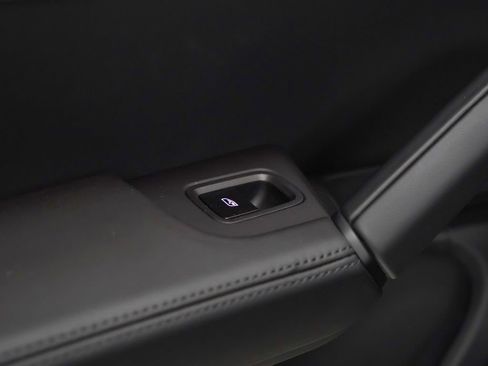 Used 2025 Porsche Cayenne w/ Premium Package image 16