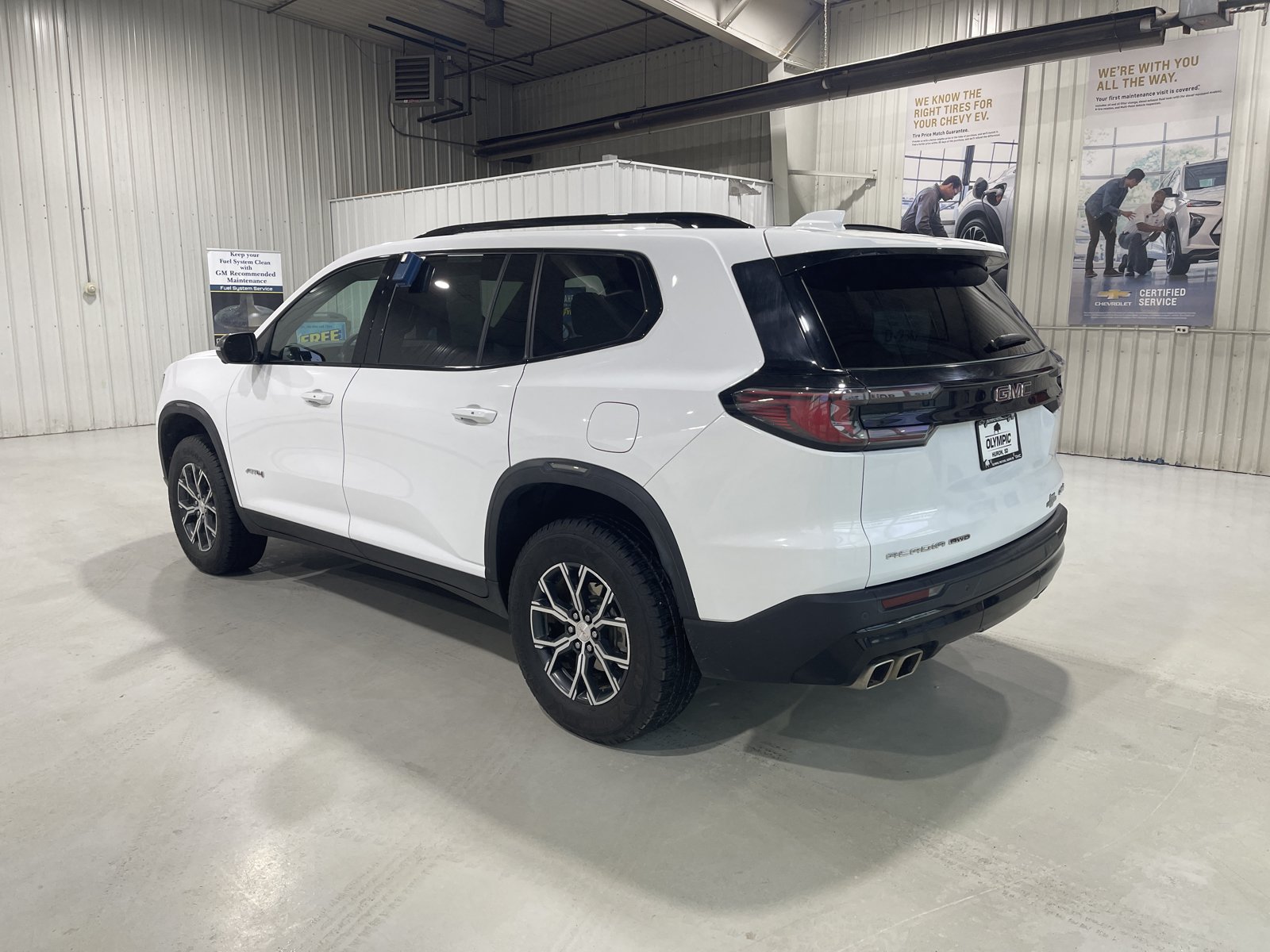 Used 2024 GMC Acadia AT4 w/ Luxury Package AWD/4WD image 5