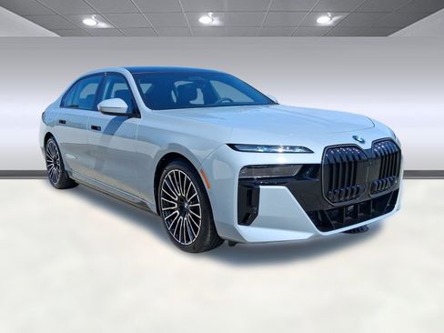 New 2026 BMW 750e xDrive image 6