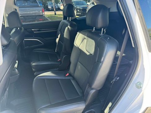 Used 2024 Kia Telluride S w/ S Sunroof Package FWD image 9