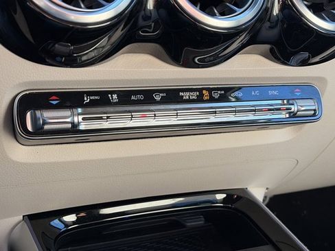 Used 2025 Mercedes-Benz GLB 250 4MATIC w/ Exclusive Package image 22