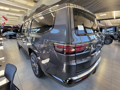 New 2025 Jeep Wagoneer L Series II AWD/4WD image 3