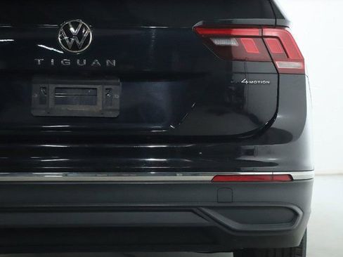 Used 2022 Volkswagen Tiguan SE w/ Panoramic Sunroof Package image 46