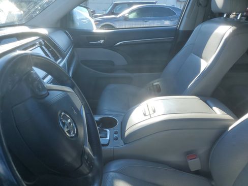 Used 2016 Toyota Highlander Limited image 11