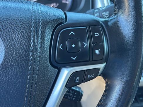 Used 2017 Toyota Highlander XLE image 23