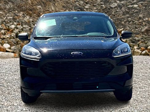 Used 2022 Ford Escape SE image 3