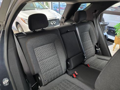Used 2023 Chevrolet Equinox LT image 24