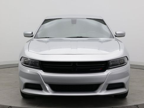 Used 2022 Dodge Charger SXT RWD image 2