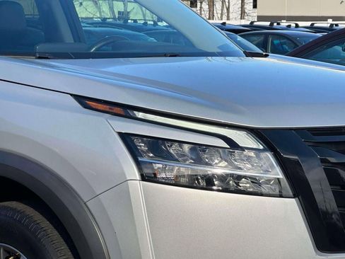 Certified 2023 Nissan Pathfinder SL w/ Lighting Package (N92) image 8