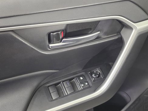 Used 2021 Toyota RAV4 XLE image 9