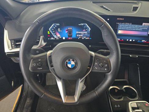 Used 2025 BMW X2 xDrive28i AWD/4WD image 6