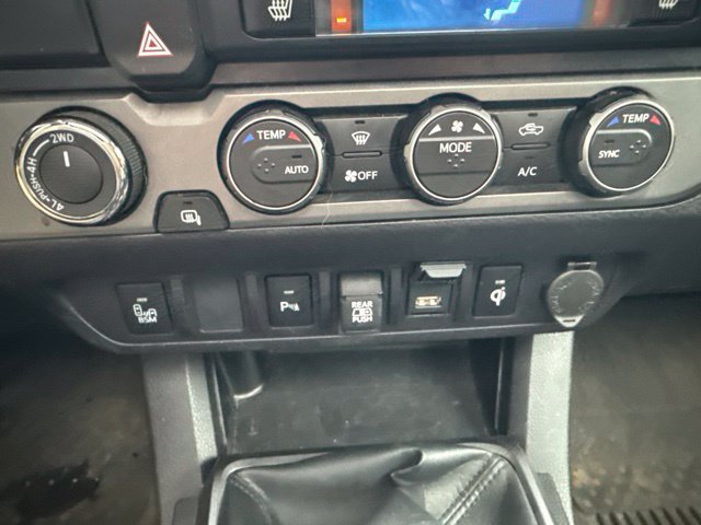 Used 2023 Toyota Tacoma TRD Off-Road w/ TRD Premium Off Road Package AWD/4WD image 18
