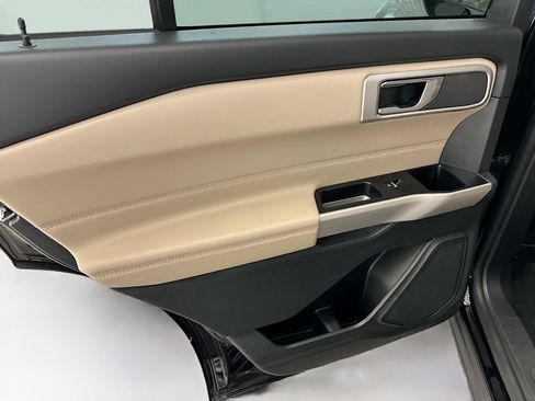 Used 2022 Ford Explorer XLT w/ Equipment Group 202A image 27