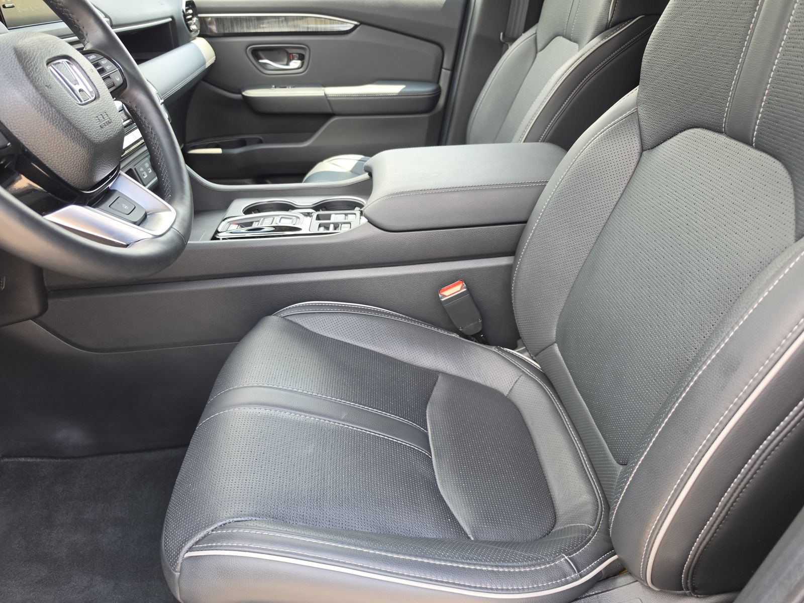 Used 2025 Honda Pilot Elite image 13