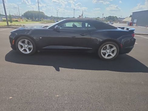 Used 2019 Chevrolet Camaro LT RWD image 7