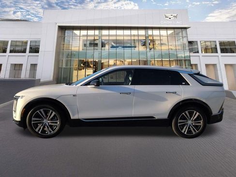 Certified 2024 Cadillac Lyriq Luxury AWD/4WD image 7