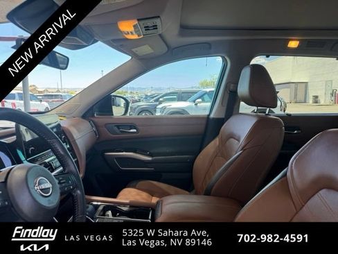 Used 2023 Nissan Pathfinder Platinum FWD image 6