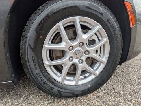 Certified 2023 Chrysler Pacifica Touring-L image 31