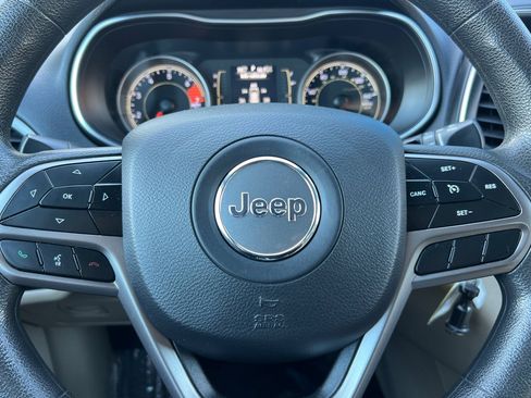 Used 2020 Jeep Cherokee Latitude image 16