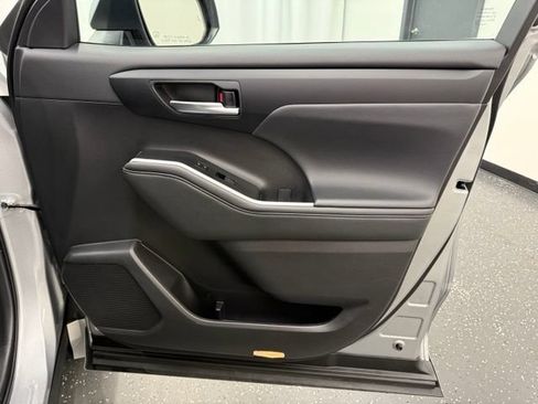 Certified 2025 Toyota Highlander XLE AWD/4WD image 8