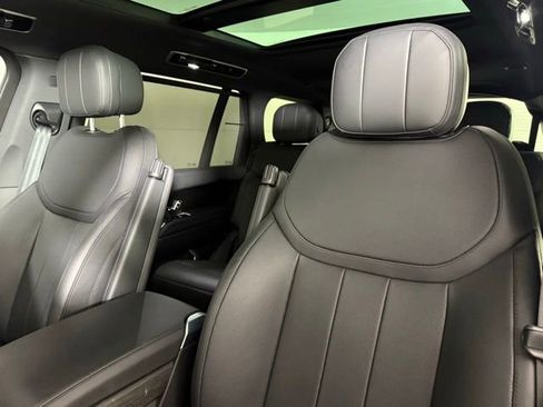 Used 2025 Land Rover Range Rover Long Wheelbase SE image 16
