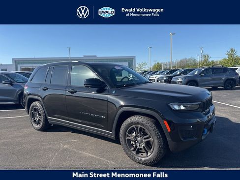 Used 2024 Jeep Grand Cherokee Trailhawk w/ Luxury Tech Group III AWD/4WD image 1