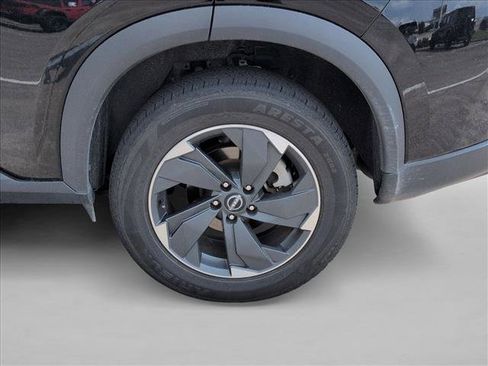 Used 2025 Nissan Rogue SV AWD/4WD image 13