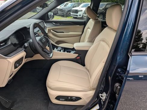 New 2026 Jeep Grand Cherokee Limited AWD/4WD image 9