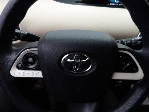 Used 2016 Toyota Prius image 27
