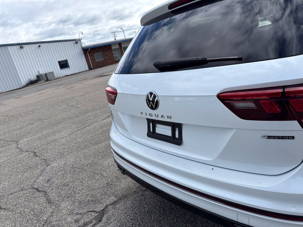 Used 2024 Volkswagen Tiguan SE R-Line AWD/4WD image 35