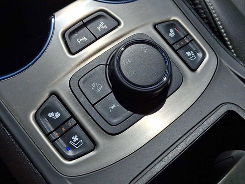 Used 2024 GMC Terrain Denali w/ Denali Premium Package AWD/4WD image 19
