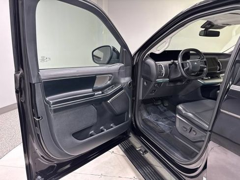 Used 2025 Ford Expedition Platinum AWD/4WD image 10