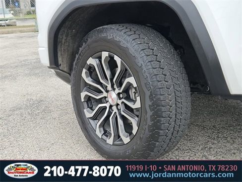 Used 2024 GMC Canyon Denali image 30