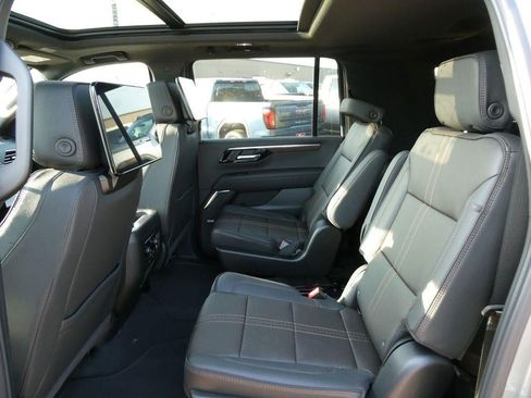 New 2026 Chevrolet Suburban High Country AWD/4WD image 15